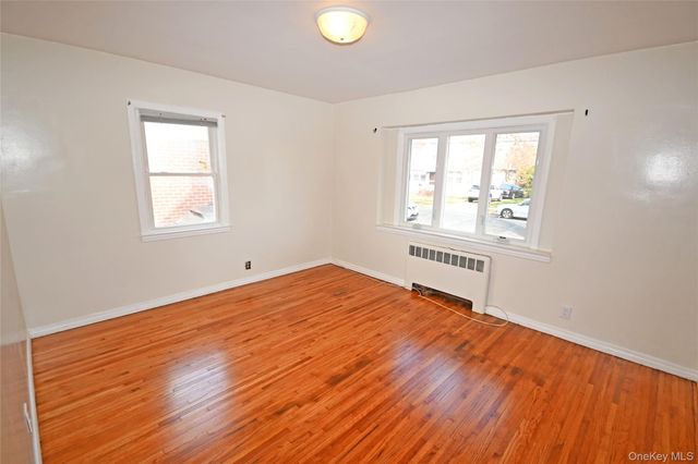 1047 N 7th Street Whole House, North New Hyde Park, NY 11040