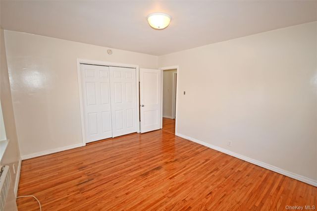 1047 N 7th Street Whole House, North New Hyde Park, NY 11040