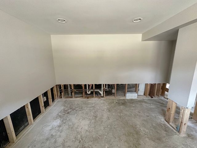 863 Pleasant Street, Woodstock, IL 60098