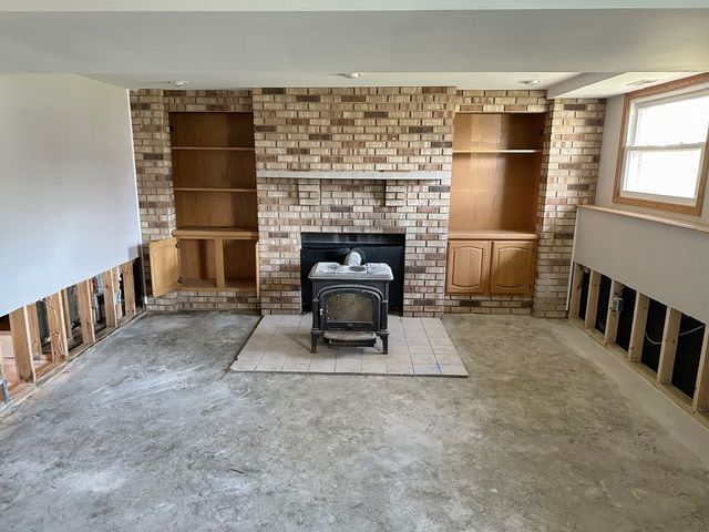 863 Pleasant Street, Woodstock, IL 60098