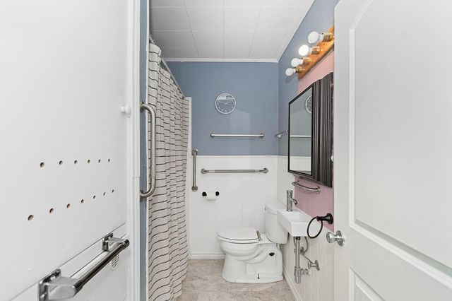 1406 W 6th Street, Freeport, TX 77541