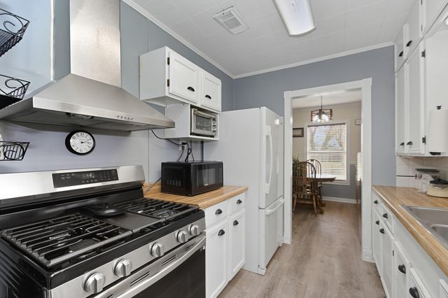 1406 W 6th Street, Freeport, TX 77541