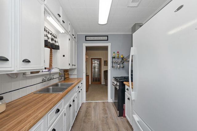 1406 W 6th Street, Freeport, TX 77541