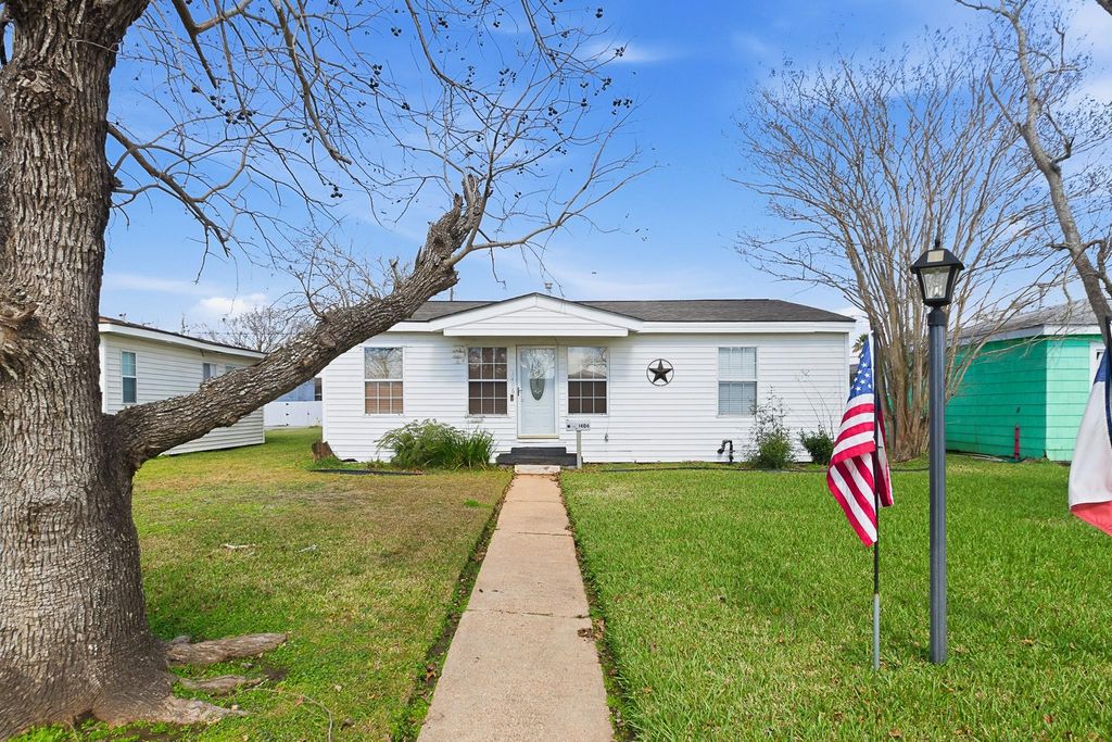 1406 W 6th Street, Freeport, TX 77541