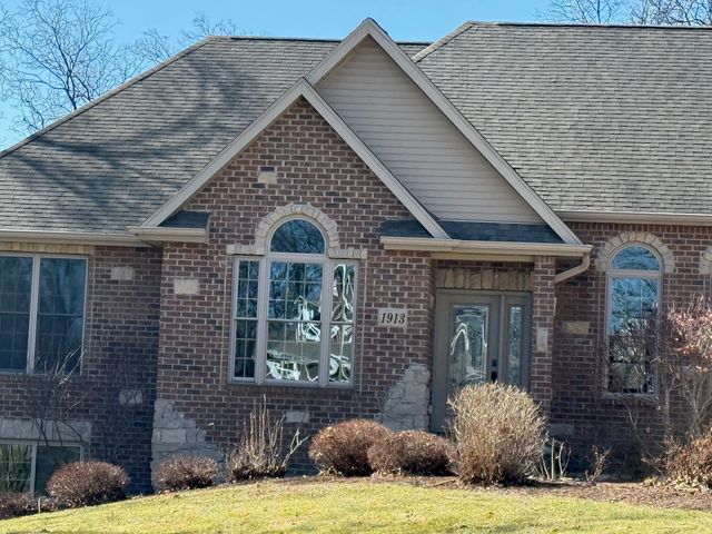 1913 W Leopard Drive, Dixon, IL 61021