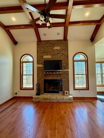 1913 W Leopard Drive, Dixon, IL 61021