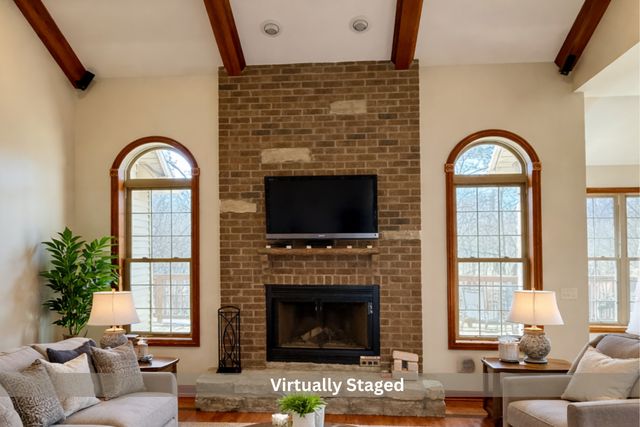 1913 W Leopard Drive, Dixon, IL 61021