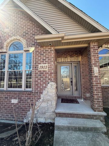 1913 W Leopard Drive, Dixon, IL 61021