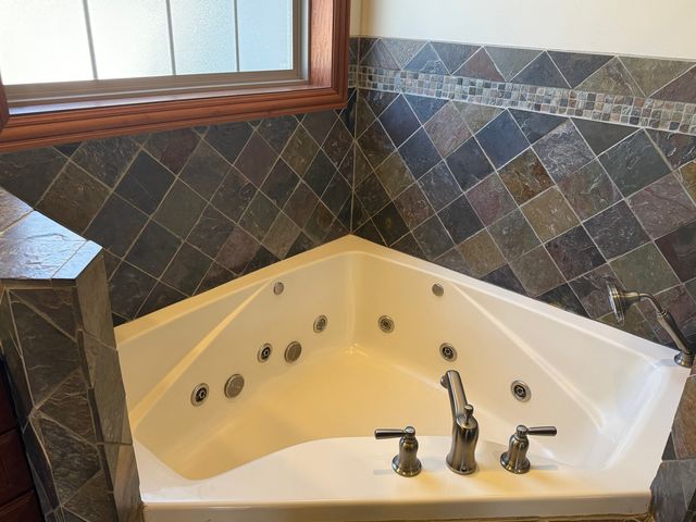 1913 W Leopard Drive, Dixon, IL 61021