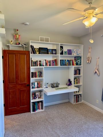 1913 W Leopard Drive, Dixon, IL 61021