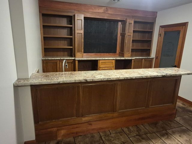 1913 W Leopard Drive, Dixon, IL 61021