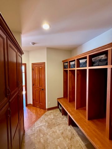 1913 W Leopard Drive, Dixon, IL 61021