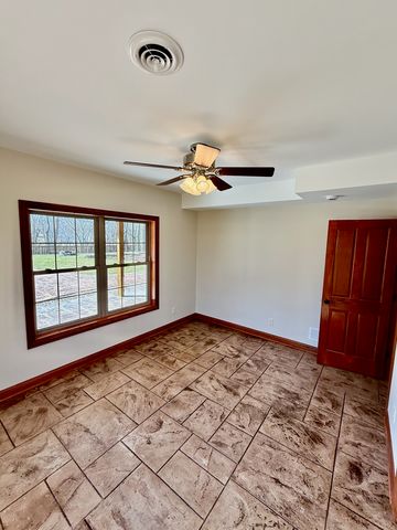 1913 W Leopard Drive, Dixon, IL 61021