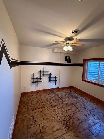 1913 W Leopard Drive, Dixon, IL 61021