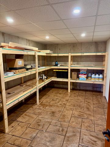 1913 W Leopard Drive, Dixon, IL 61021