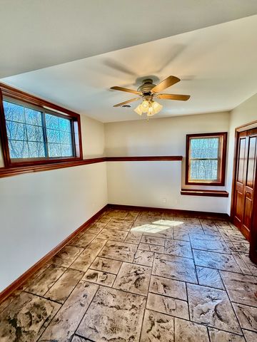 1913 W Leopard Drive, Dixon, IL 61021