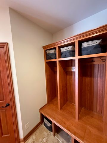 1913 W Leopard Drive, Dixon, IL 61021