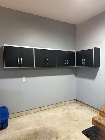 1913 W Leopard Drive, Dixon, IL 61021