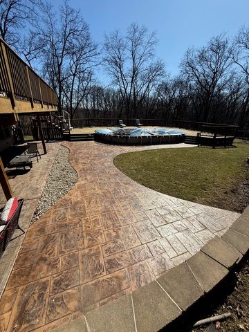 1913 W Leopard Drive, Dixon, IL 61021