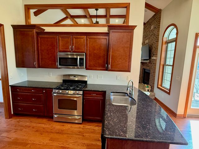 1913 W Leopard Drive, Dixon, IL 61021