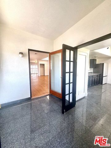10626 Magnolia Boulevard, North Hollywood (los Angeles), CA 91601