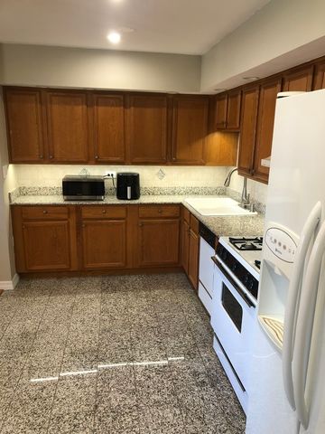 941 N NORTHWEST Highway 3B, Park Ridge, IL 60068