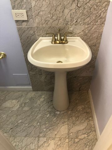 941 N NORTHWEST Highway 3B, Park Ridge, IL 60068