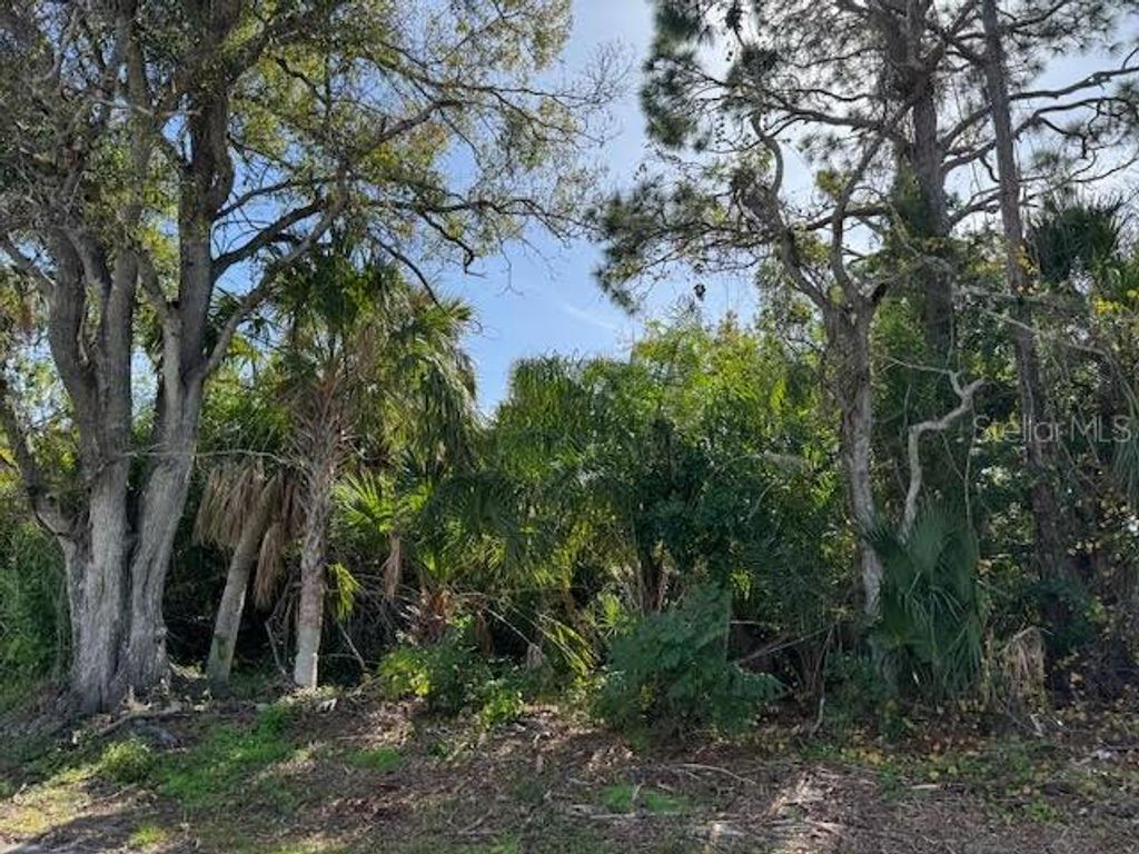 CEDAR AVENUE, Englewood, FL 34223