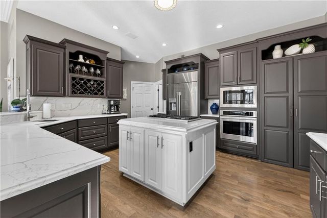 9636 Cailler Drive, Lenexa, KS 66220