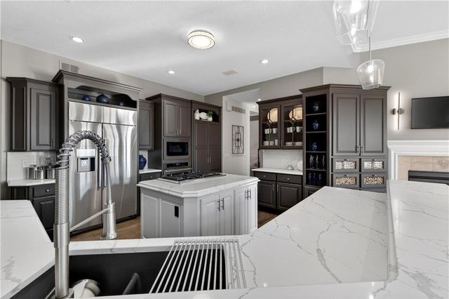 9636 Cailler Drive, Lenexa, KS 66220