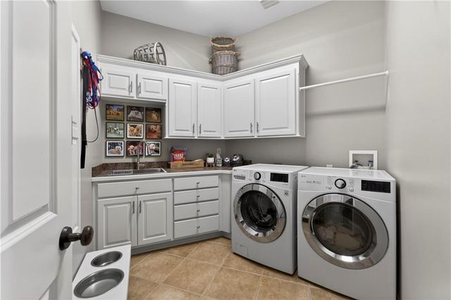 9636 Cailler Drive, Lenexa, KS 66220