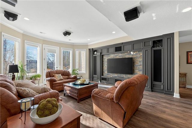 9636 Cailler Drive, Lenexa, KS 66220