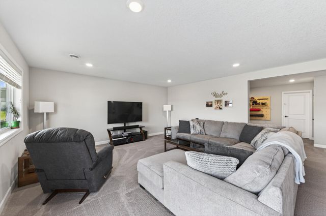 8306 63rd Street S, Cottage Grove, MN 55016