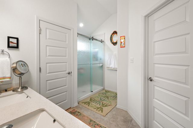 128 Riverhill DR, Georgetown, TX 78628