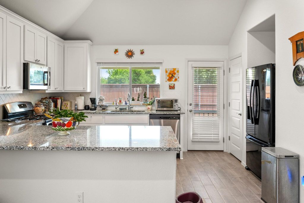 128 Riverhill DR, Georgetown, TX 78628