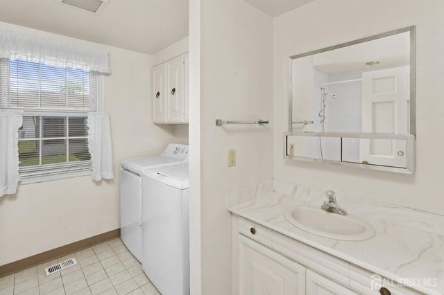 27 Bradford Lane B, Monroe, NJ 08831