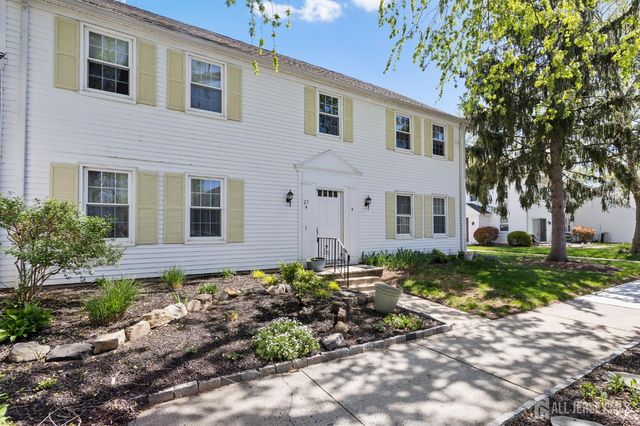 27 Bradford Lane B, Monroe, NJ 08831