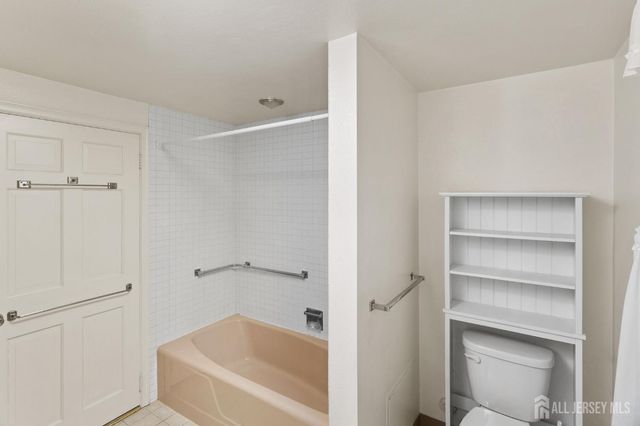 27 Bradford Lane B, Monroe, NJ 08831