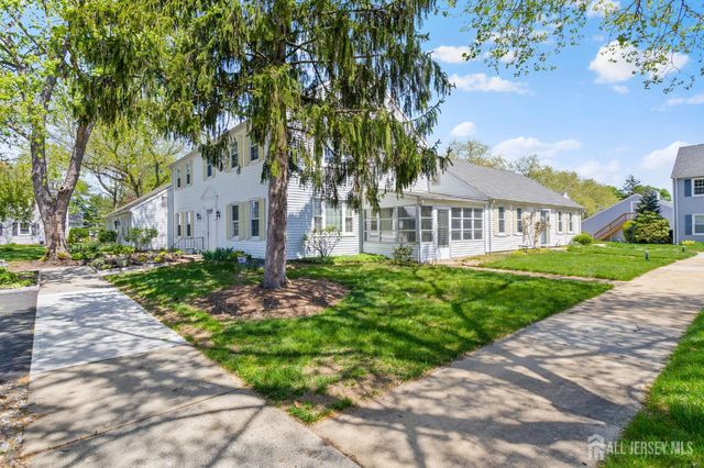 27 Bradford Lane B, Monroe, NJ 08831