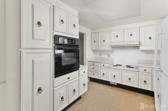 27 Bradford Lane B, Monroe, NJ 08831