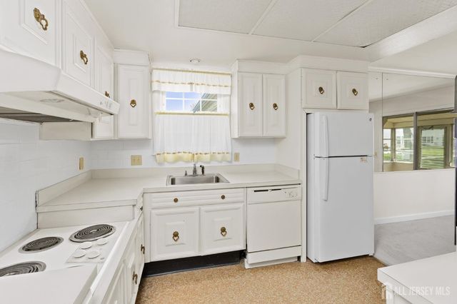 27 Bradford Lane B, Monroe, NJ 08831