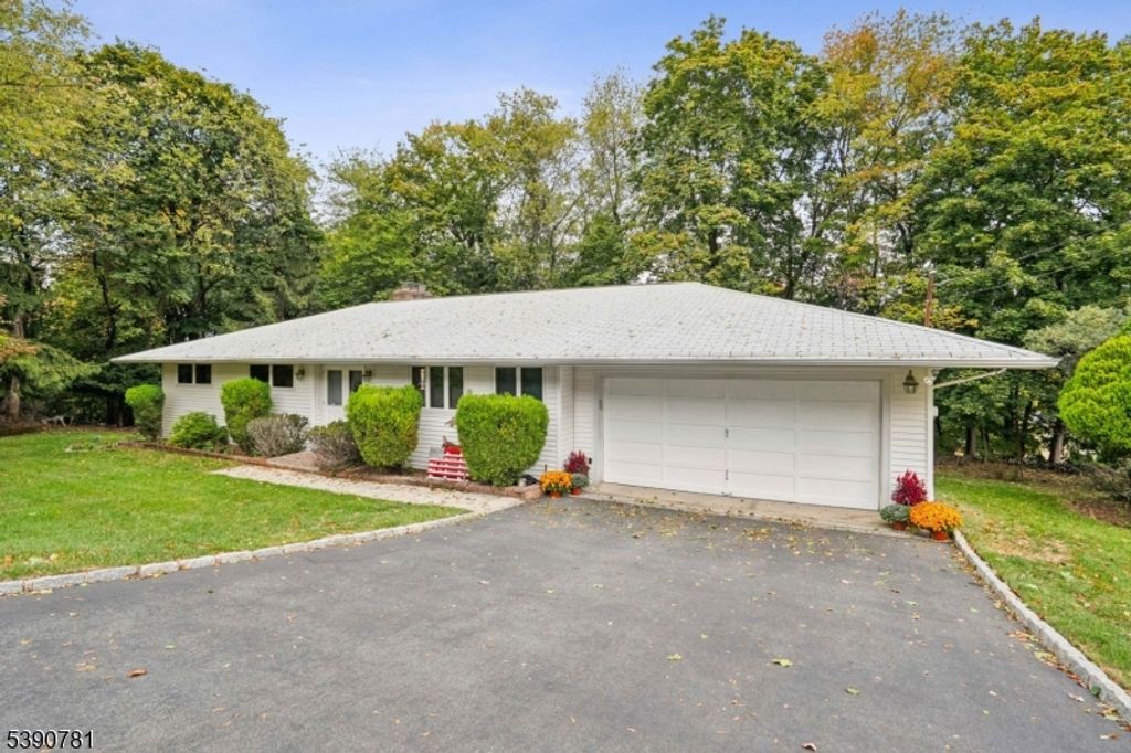 144 Emeline Dr, Hawthorne Boro, NJ 07506