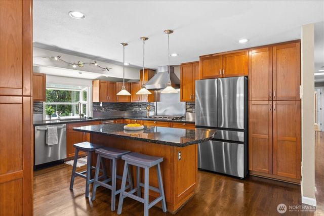 23811 NE 43rd Street, Redmond, WA 98053
