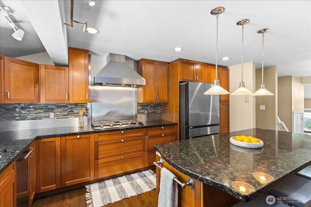 23811 NE 43rd Street, Redmond, WA 98053