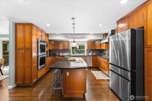 23811 NE 43rd Street, Redmond, WA 98053