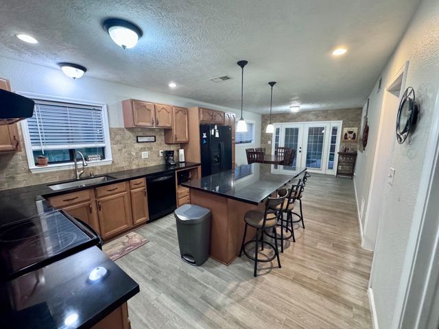 219 Lakeside Drive, Kemah, TX 77565