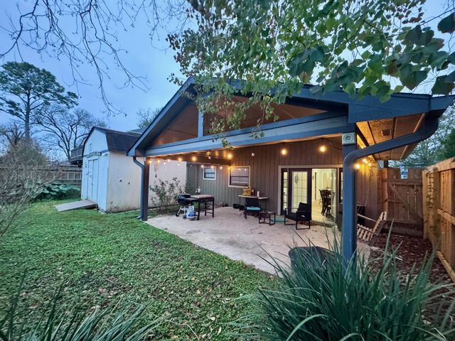 219 Lakeside Drive, Kemah, TX 77565