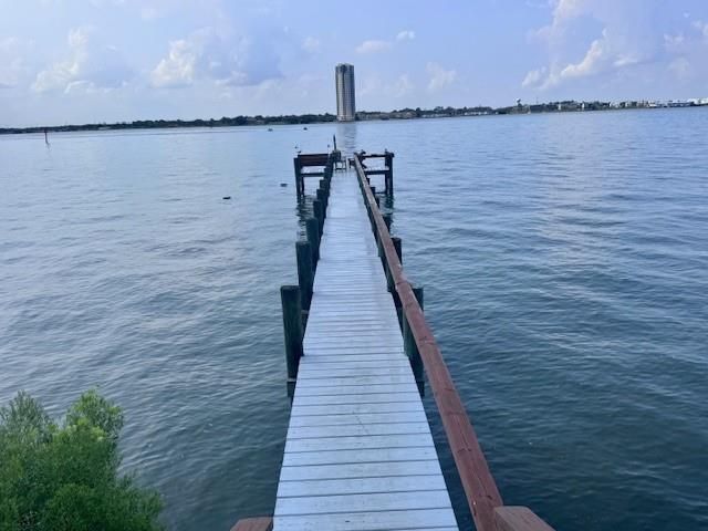 219 Lakeside Drive, Kemah, TX 77565