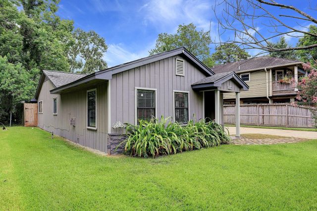 219 Lakeside Drive, Kemah, TX 77565