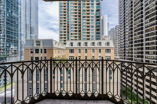 21 E Huron Street 1207, Chicago, IL 60611